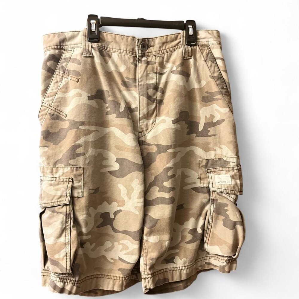 Levi's camo cargo shorts